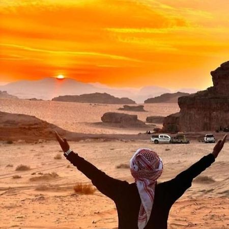 Moon City With Jeep Trips Wadi Rum Exteriör bild