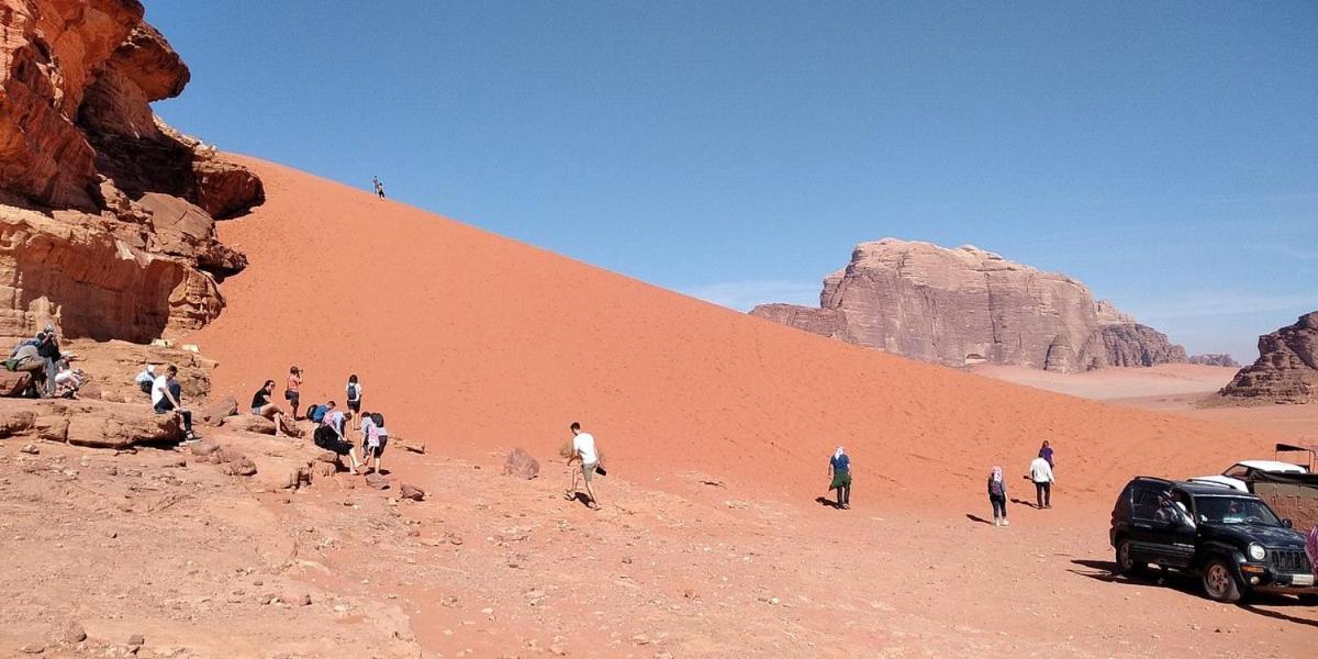 Moon City With Jeep Trips Wadi Rum Exteriör bild