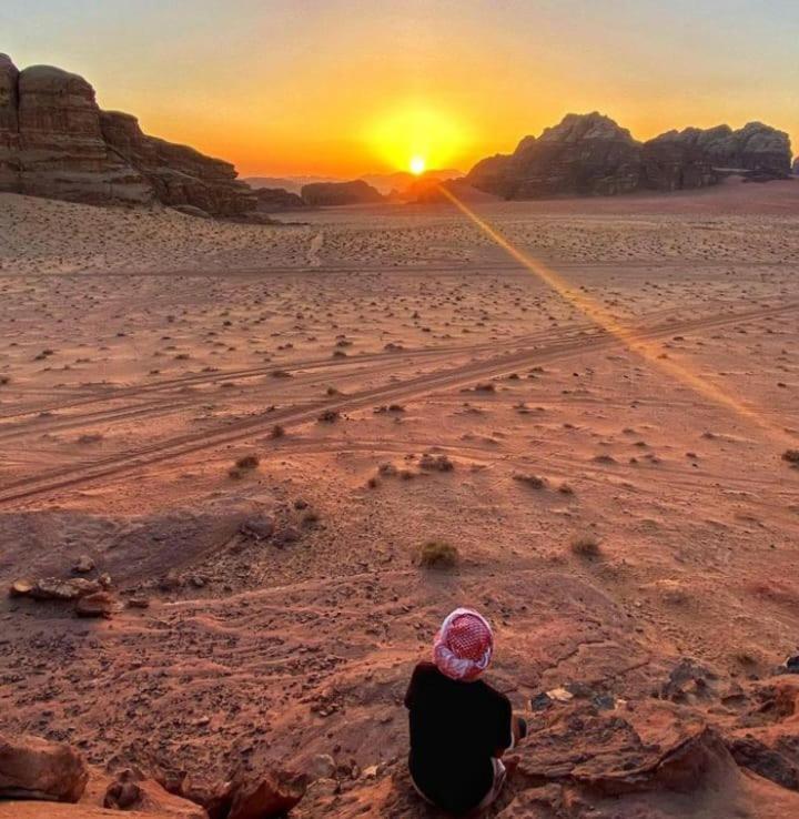 Moon City With Jeep Trips Wadi Rum Exteriör bild
