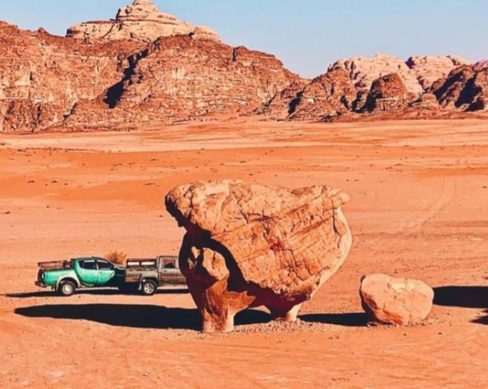Moon City With Jeep Trips Wadi Rum Exteriör bild