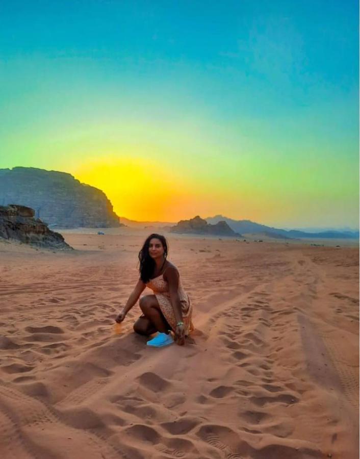 Moon City With Jeep Trips Wadi Rum Exteriör bild