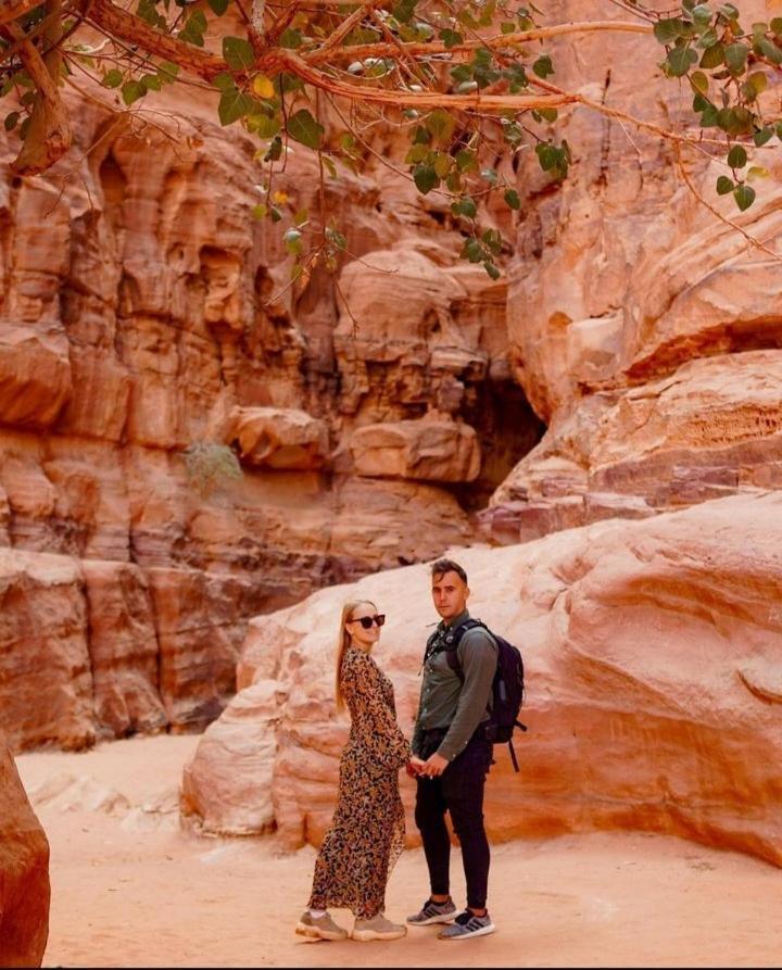 Moon City With Jeep Trips Wadi Rum Exteriör bild