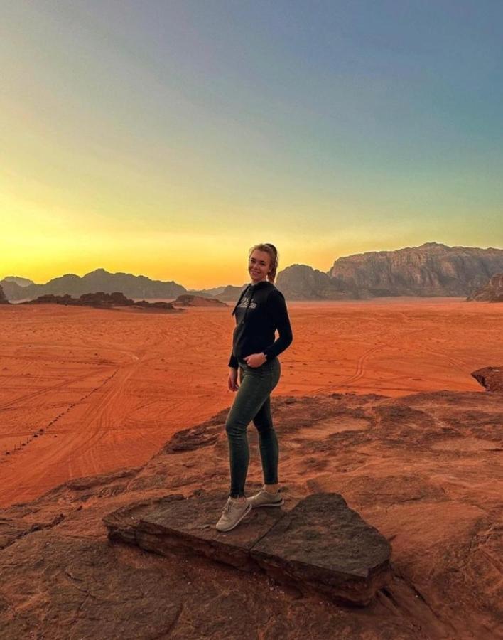 Moon City With Jeep Trips Wadi Rum Exteriör bild