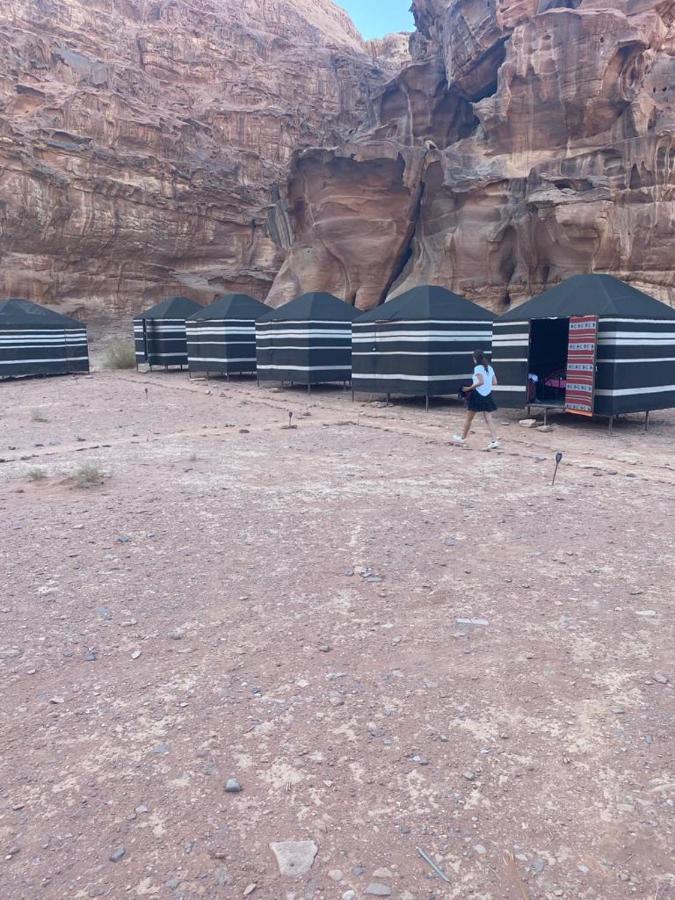 Moon City With Jeep Trips Wadi Rum Exteriör bild
