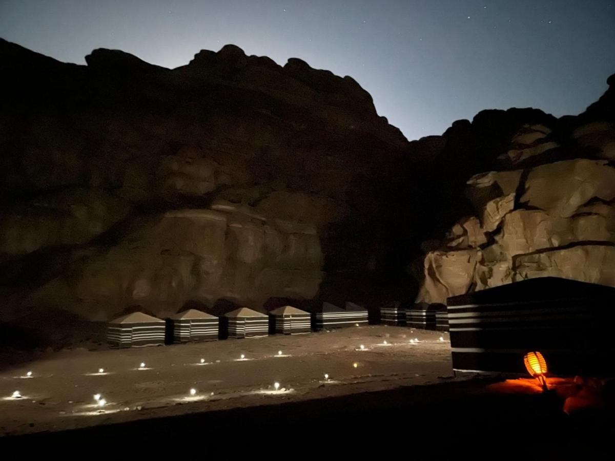 Moon City With Jeep Trips Wadi Rum Exteriör bild