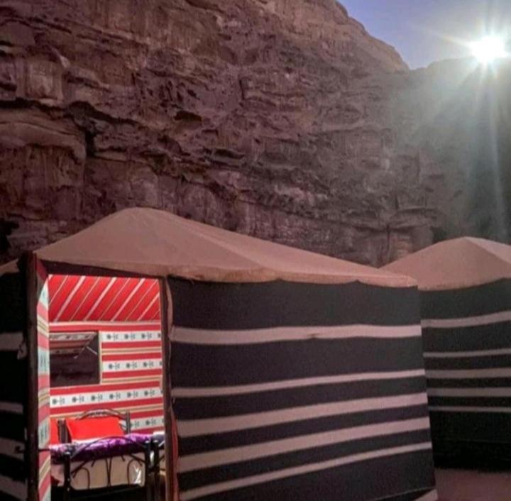Moon City With Jeep Trips Wadi Rum Exteriör bild