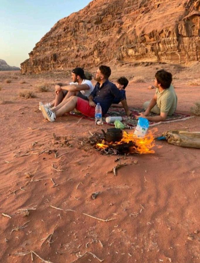 Moon City With Jeep Trips Wadi Rum Exteriör bild