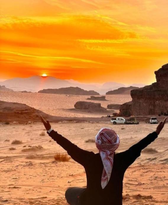 Moon City With Jeep Trips Wadi Rum Exteriör bild