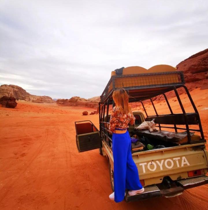 Moon City With Jeep Trips Wadi Rum Exteriör bild