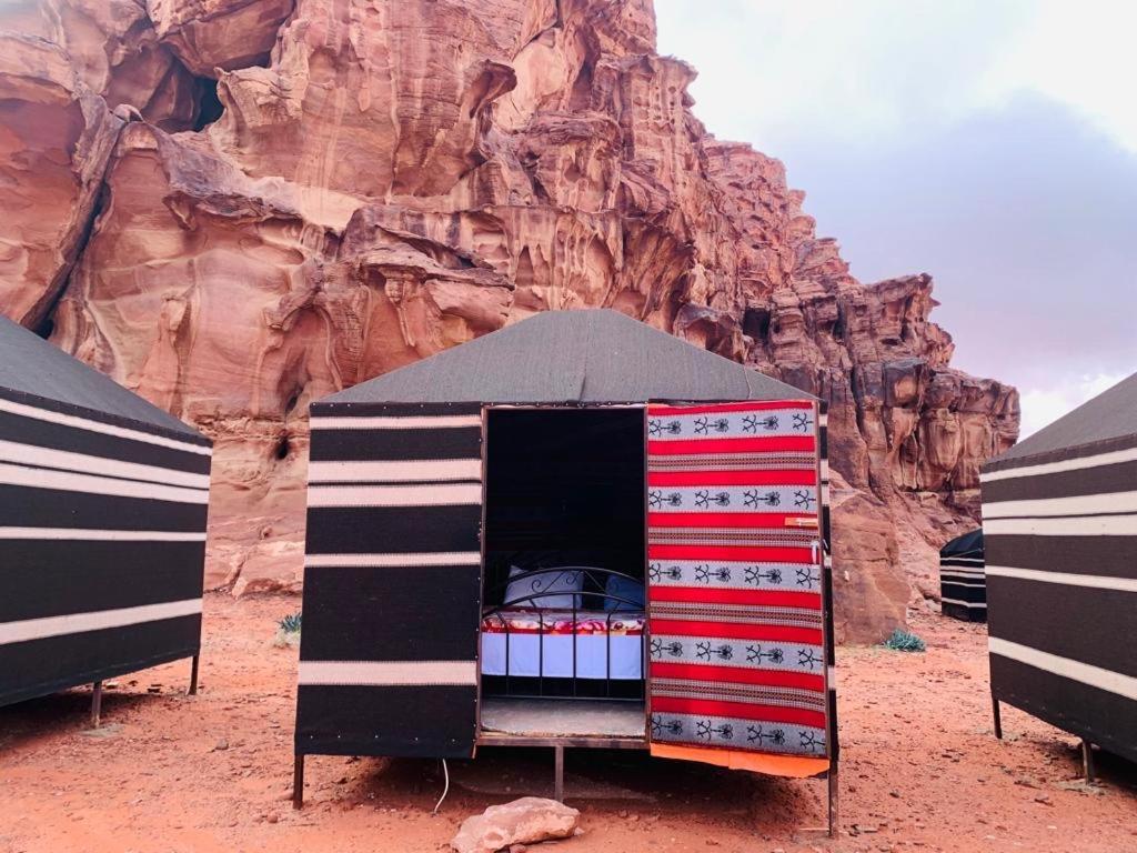 Moon City With Jeep Trips Wadi Rum Exteriör bild