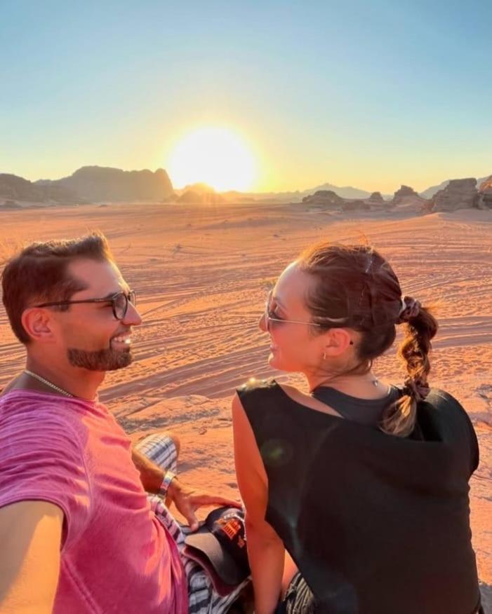 Moon City With Jeep Trips Wadi Rum Exteriör bild