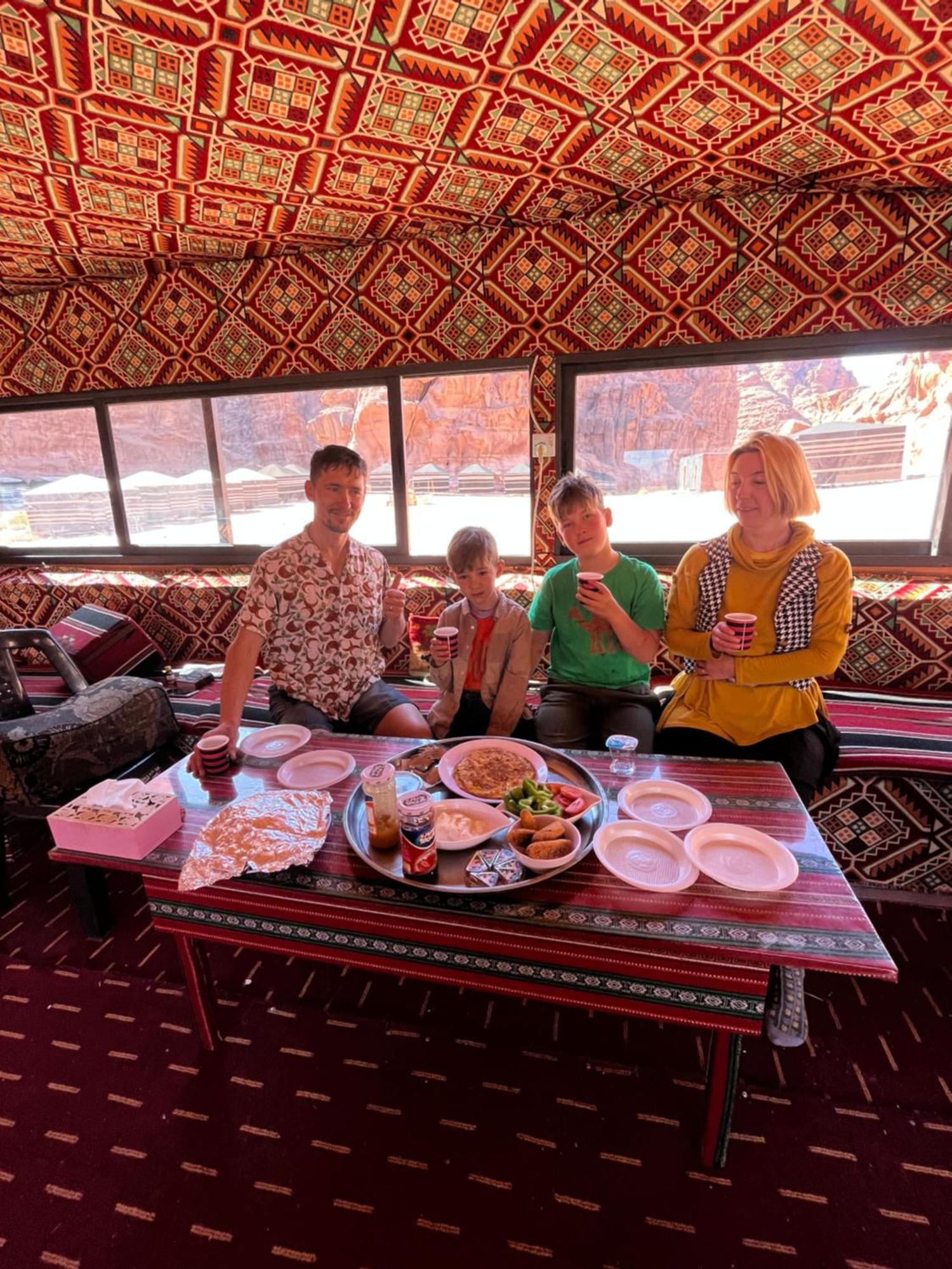 Moon City With Jeep Trips Wadi Rum Exteriör bild